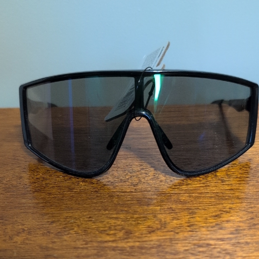 NWTs Foster Grant Panama Jack Black Wraparound Sunglasses